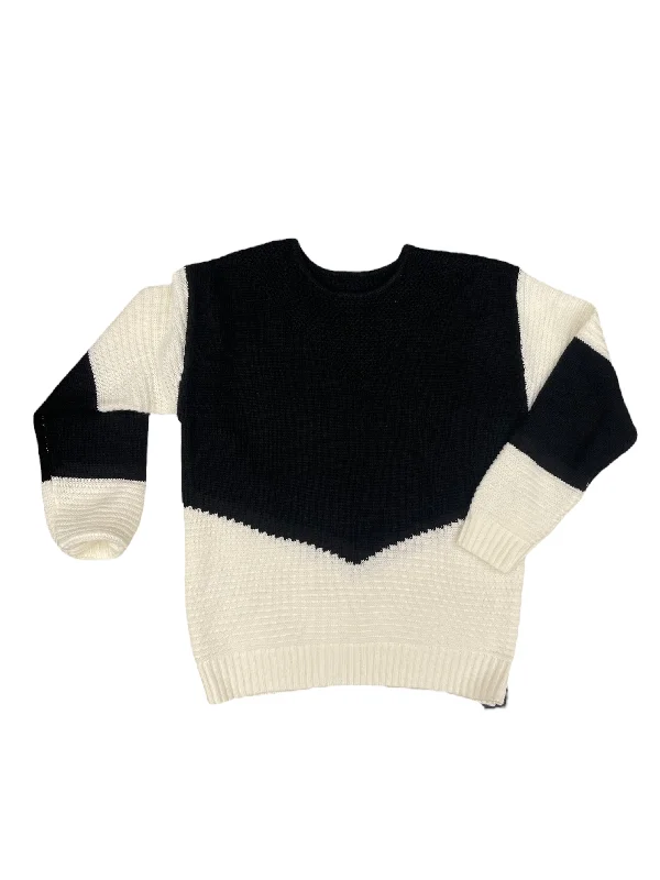 Sweater By Clothes Mentor In Black & White, Size: S