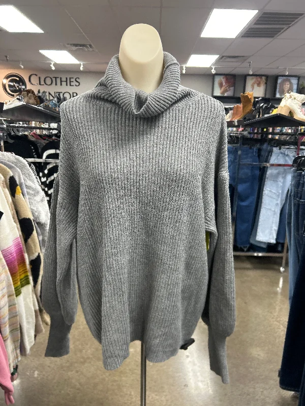 Sweater By Clothes Mentor In Grey, Size: S