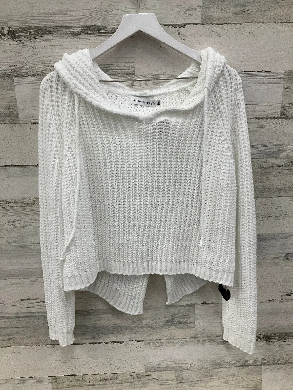 Sweater By Clothes Mentor In White, Size: M